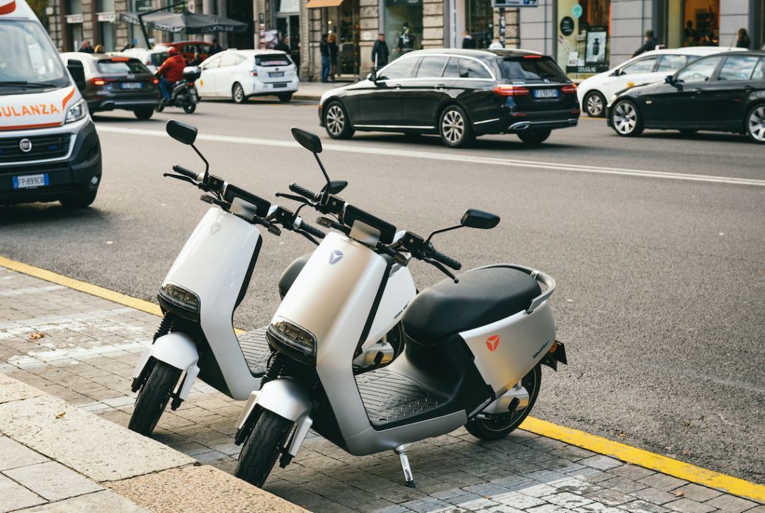 小刀和雅迪哪个车更实用,雅迪小刀的优缺点