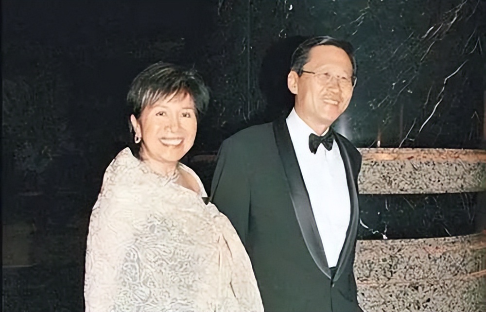 棣欐腐瀵岃豹420浜块仐浜х粰鐙瓙,棣欐腐缁ф壙鍗冧嚎瀹朵骇鐨勫瘜涓変唬