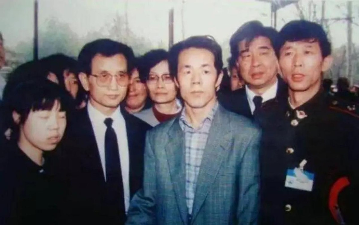 自称能拦截导弹，扑灭大兴安岭山火的气功大师严新，最终结局如何