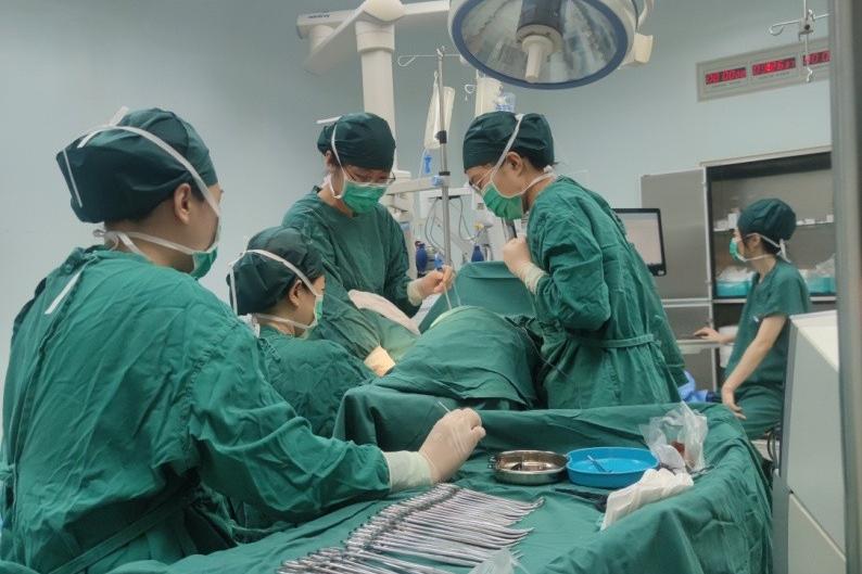 仁心仁术的医生治好了病人,仁心仁术妙手回春