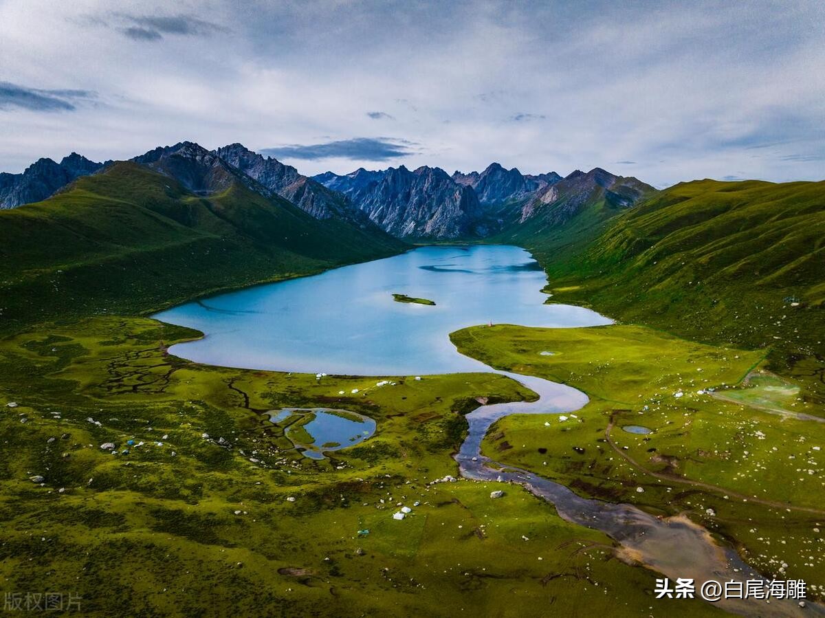 神秘诱惑的年宝玉则：藏传佛教圣地、神山和美丽的高山湖泊