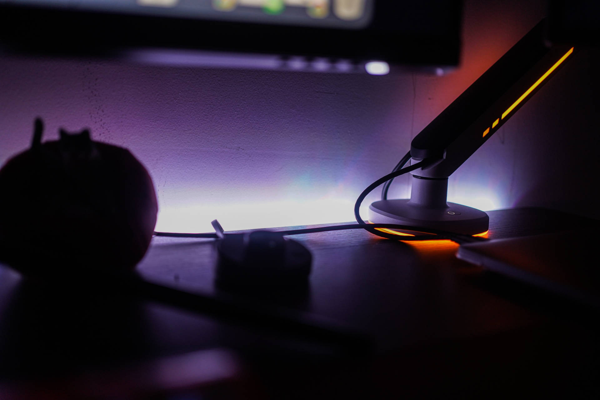 白天生产力晚上爱奇艺，八千字教你打造一键切换主题桌面