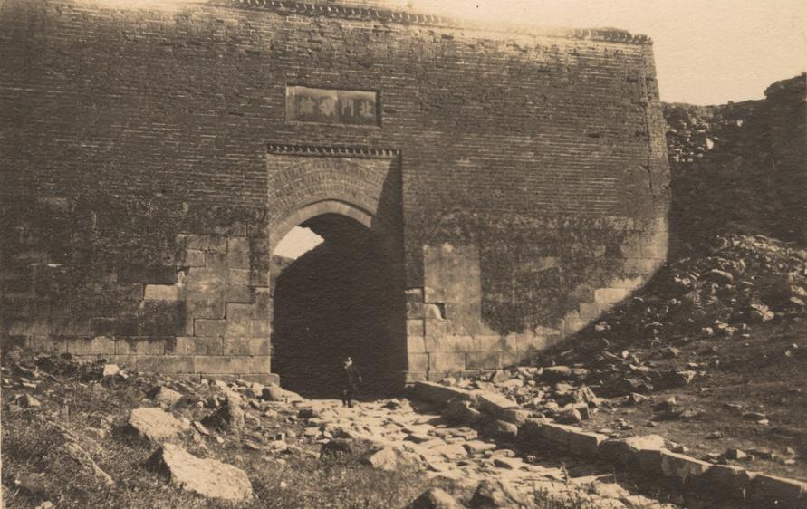 日军兽行照片：当着父亲的面玷污他女儿，临走还残忍割下妻子乳房