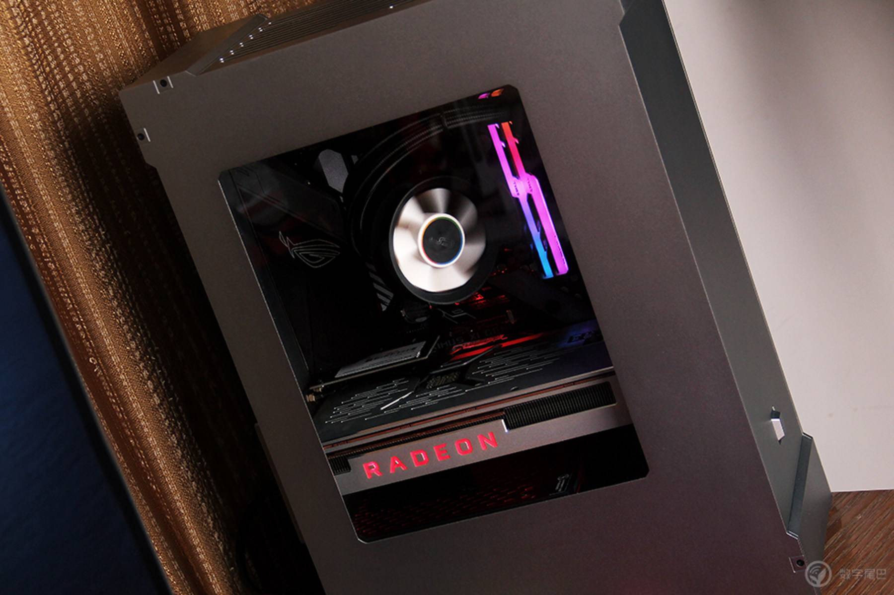 推荐几款高逼格电脑桌面,实用科技感很强的电脑桌面