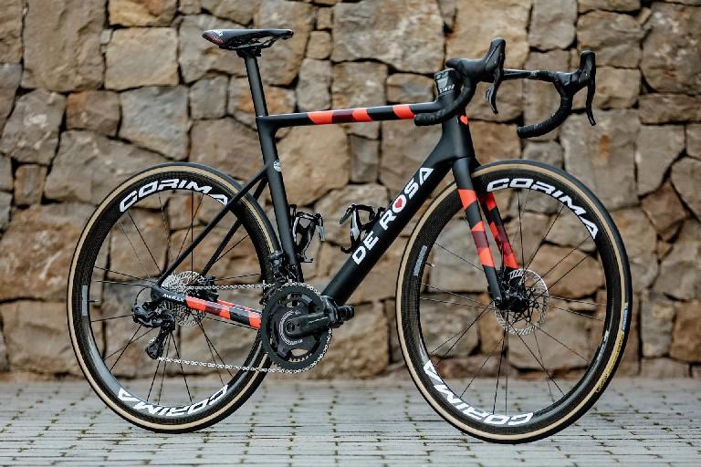 骑自行车应该有什么配件,自行车骑手都用的是什么自行车