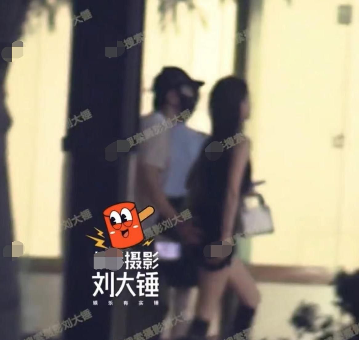 榛勬檽鏄庡張鍜岀化闂诲コ鍙嬪悓妗嗕簡,榛勬檽鏄庝笌缁椈濂冲弸鍚屾鐜拌韩鐓х墖