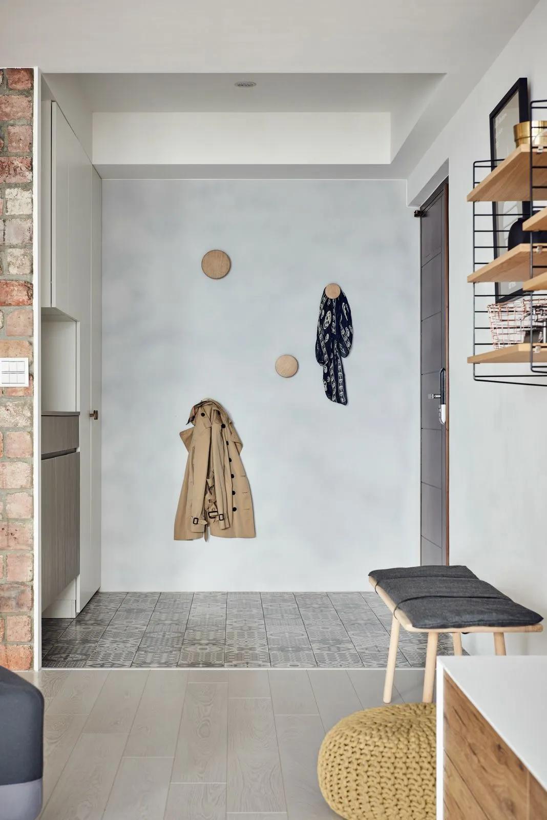 卫生间门对入户门化解神器,入户门对主卧对卫生间门怎么解决