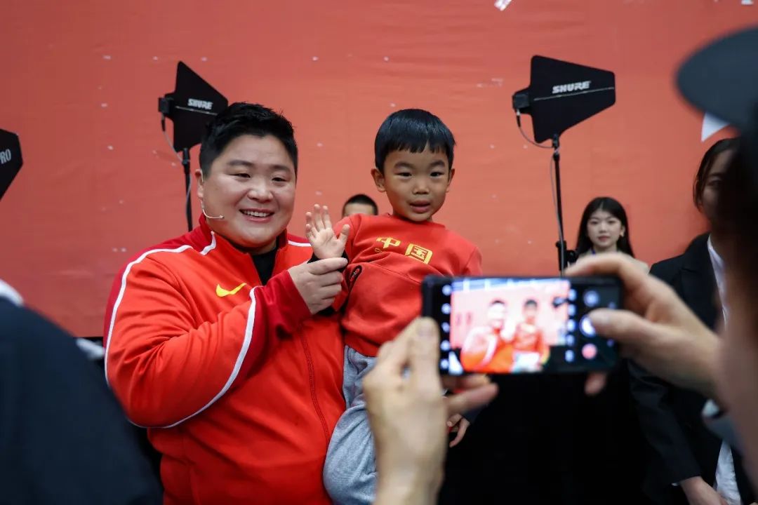 五位奥运冠军抢金牌,2021奥运冠军走进人民大会堂