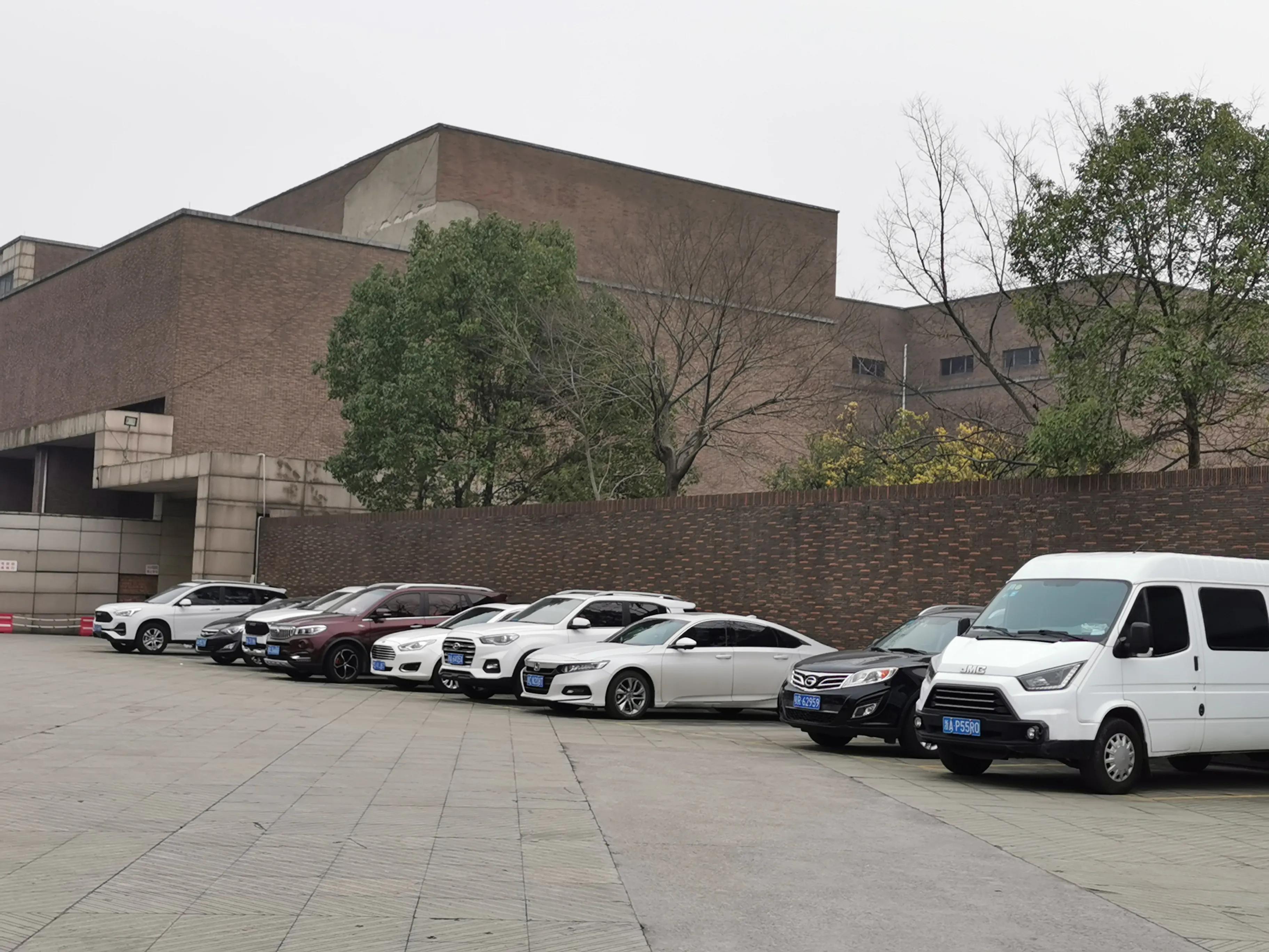 临近过年买衣服真的会便宜吗,临近过年买衣服