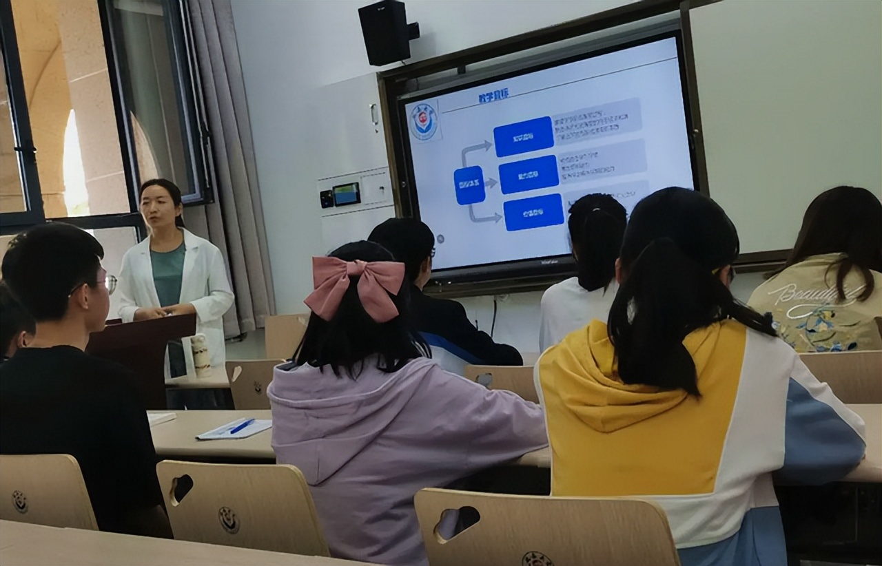 高校老师的公积金能有多高,大学副教授公积金