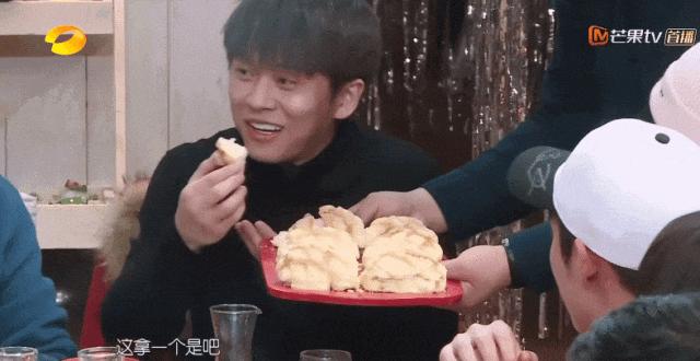 33岁过气顶流“蠢”上热搜，网友却笑疯了：他不火天理难容！