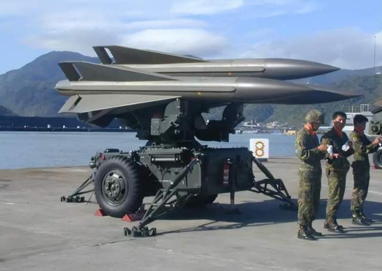 大陆军机飞越金门？开胃小菜而已，导弹直接穿台，厉害手段在后头