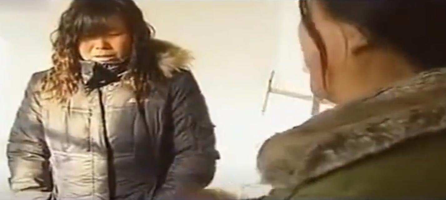 08年，河北女孩“瘫痪”卧床20年，姐姐安上监控后，戳穿多年*局骗**