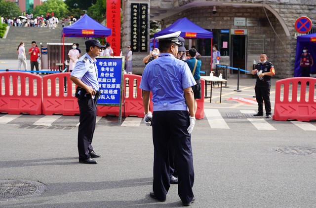 禁酒驾,十措并举,废刑罚;吊驾照改一年,勿株连后代,保民生。