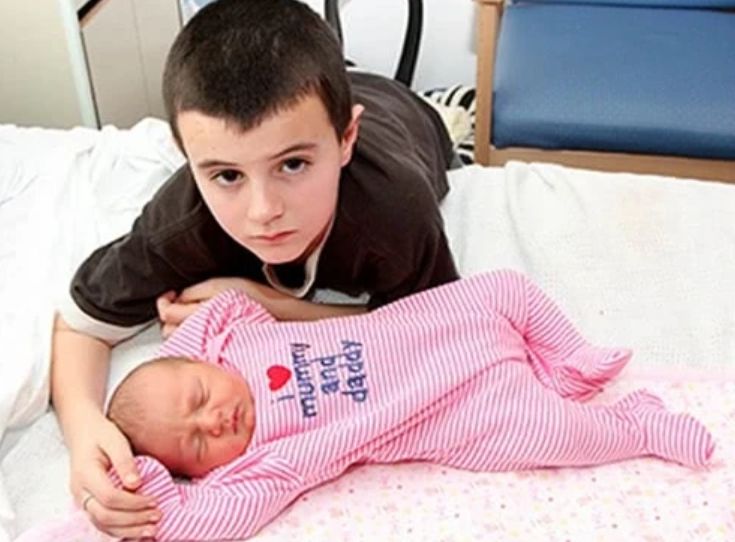 英国13岁男孩当爸现在怎么样,13岁当爹的英国少年近况