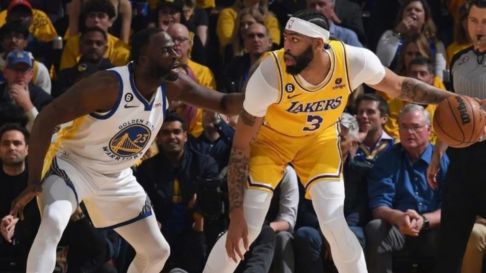 戴维斯被打,戴维斯被谁给打伤的