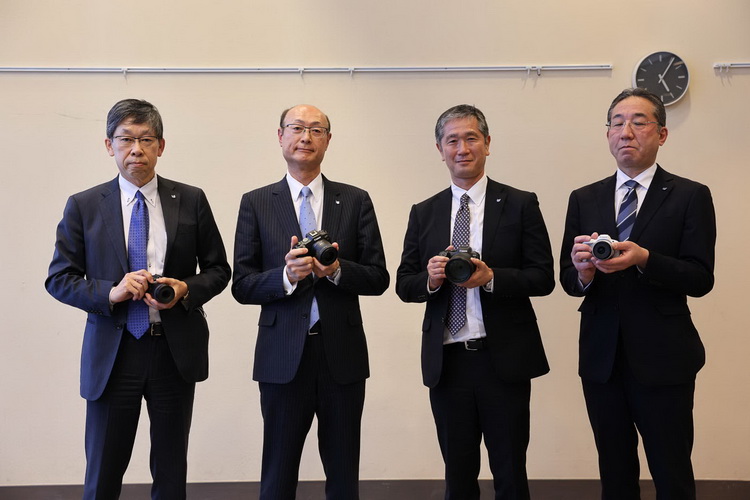 佳能eos1dxmarkiii,佳能明年将推出专业机身eosr1