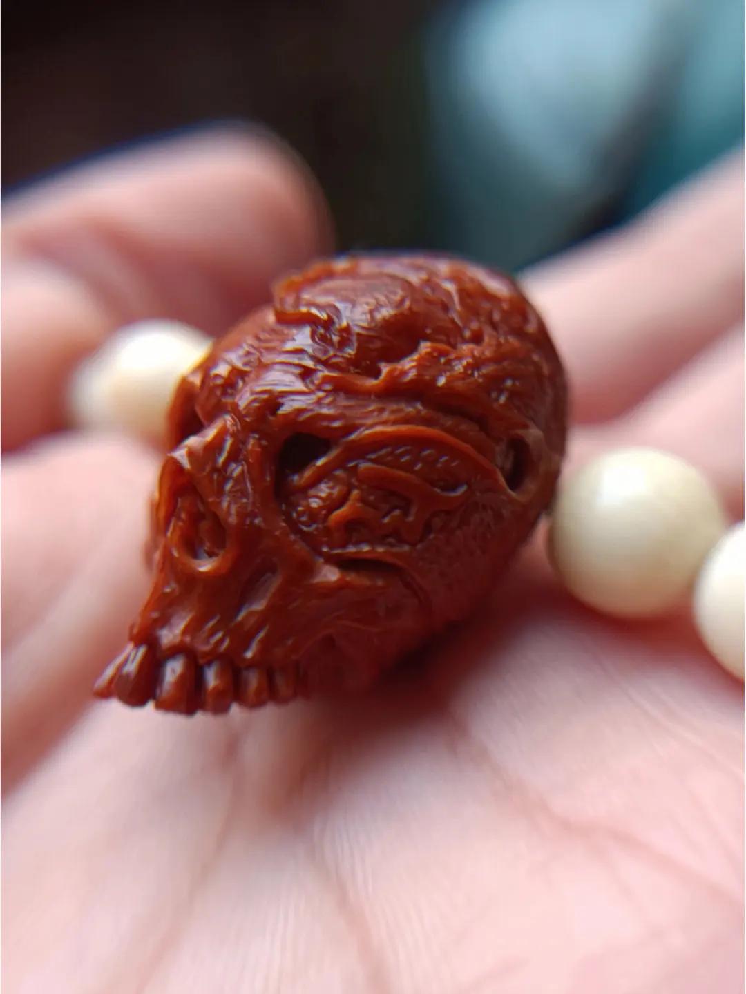 牛骨文玩一般什么颜色,牛骨文玩用哪个部位的骨头