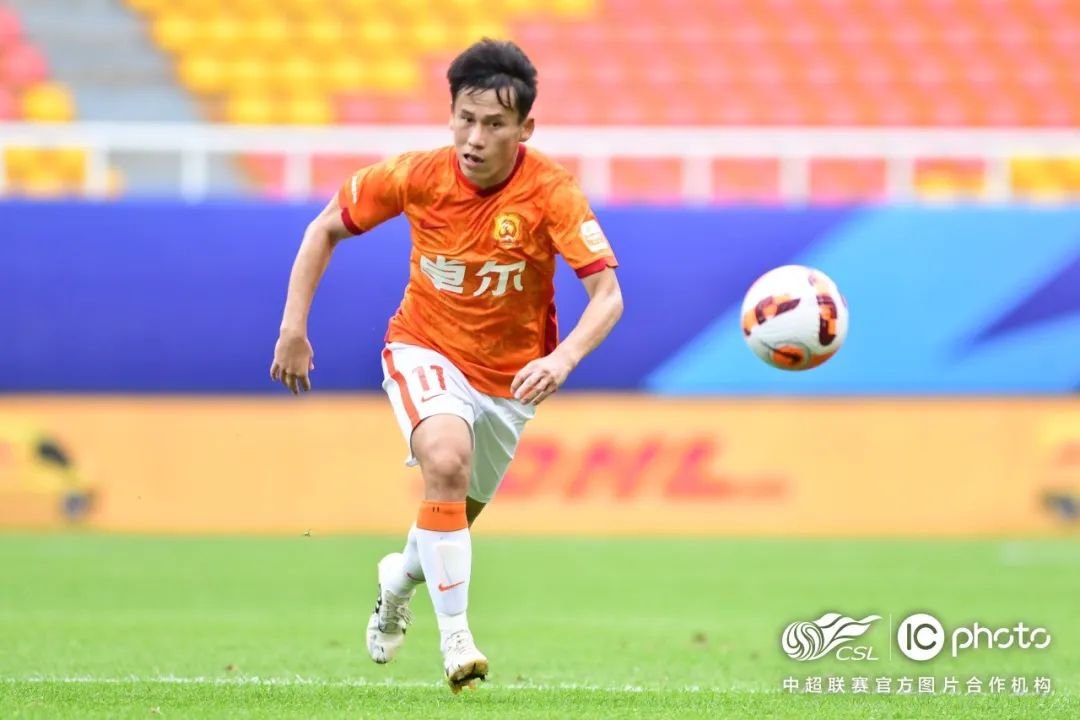 前线丨卡耶维奇、福布斯联袂进球，武汉长江2:1战胜广州队