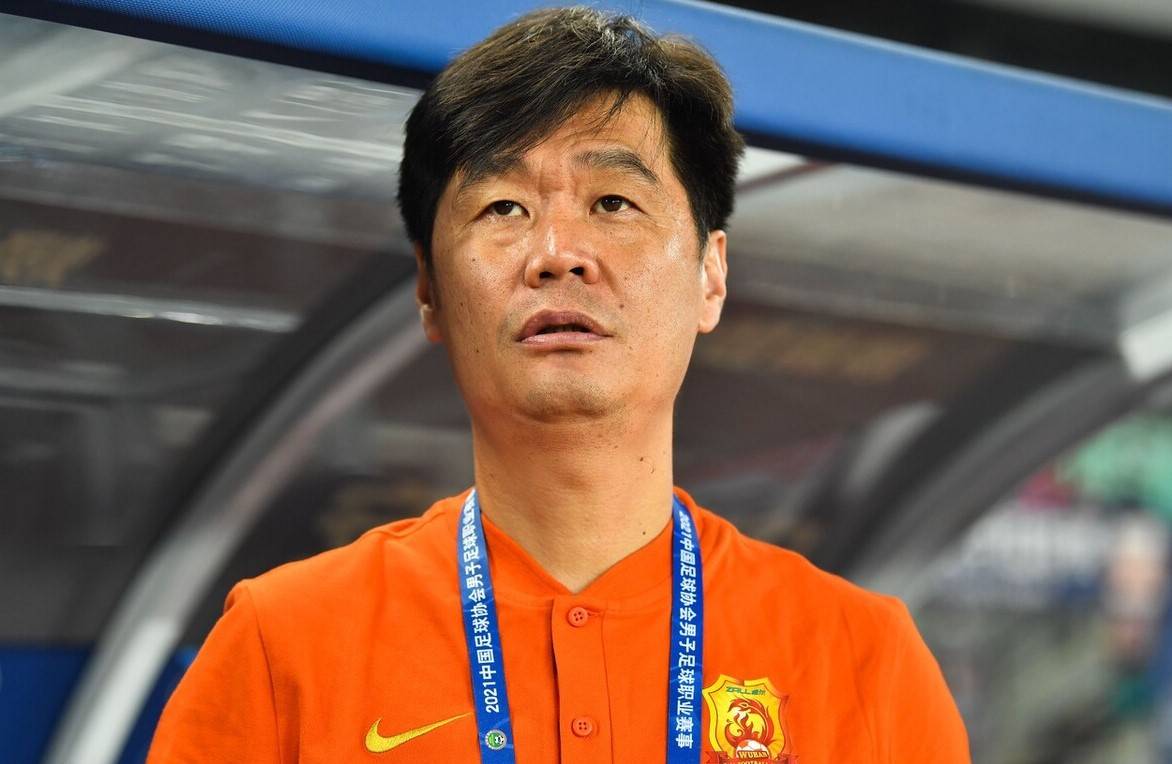 青岛足球教练李霄鹏,李霄鹏鲁能换帅视频