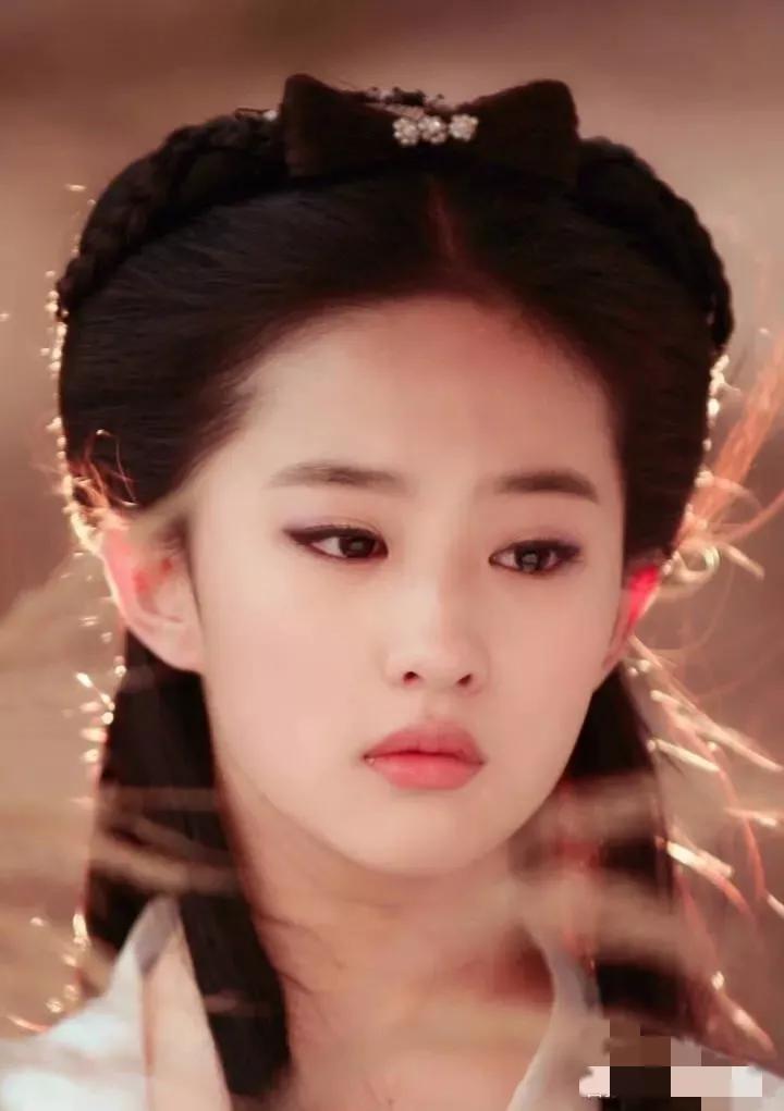 刘亦菲宋轶蓝色礼服,刘亦菲和宋轶谁更美