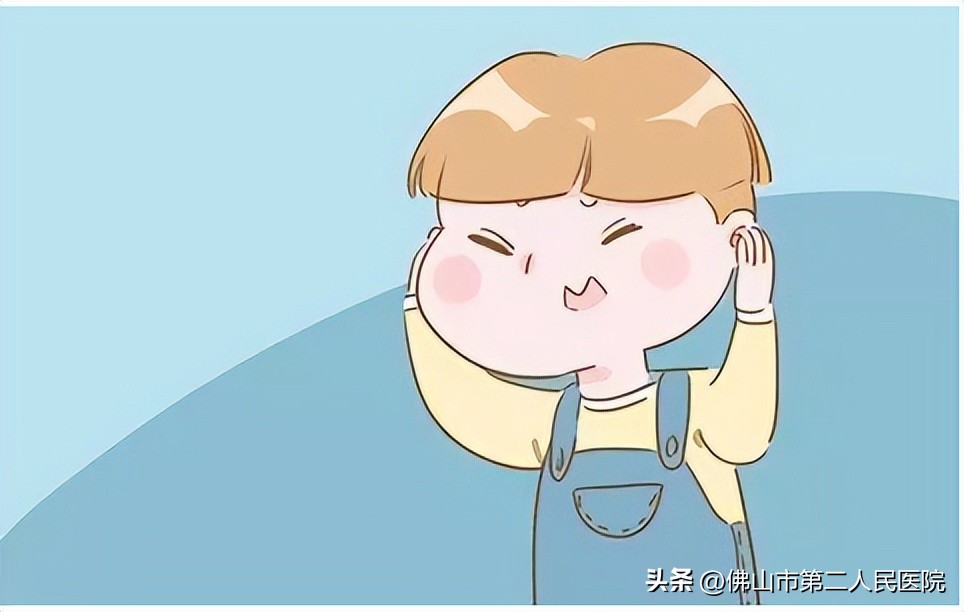 宝宝总是用手抠耳朵是有湿疹吗,宝宝耳朵长湿疹抓耳朵睡不好