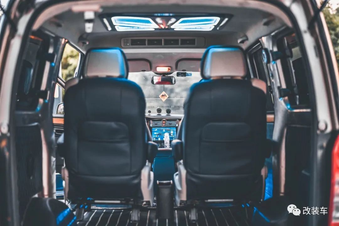 五菱荣光v七座变四座,五菱荣光v新款五座