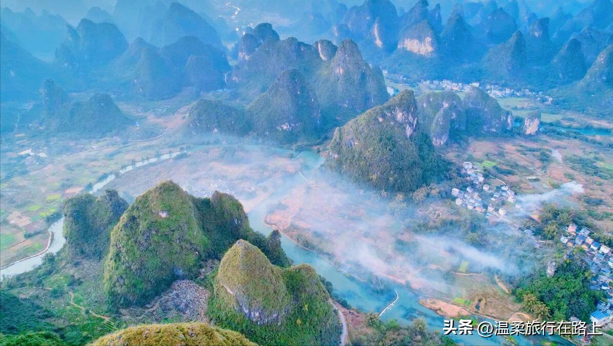 阳朔遇龙河，十里画廊万顷碧水，高山峻岭，美不胜收的山水画廊