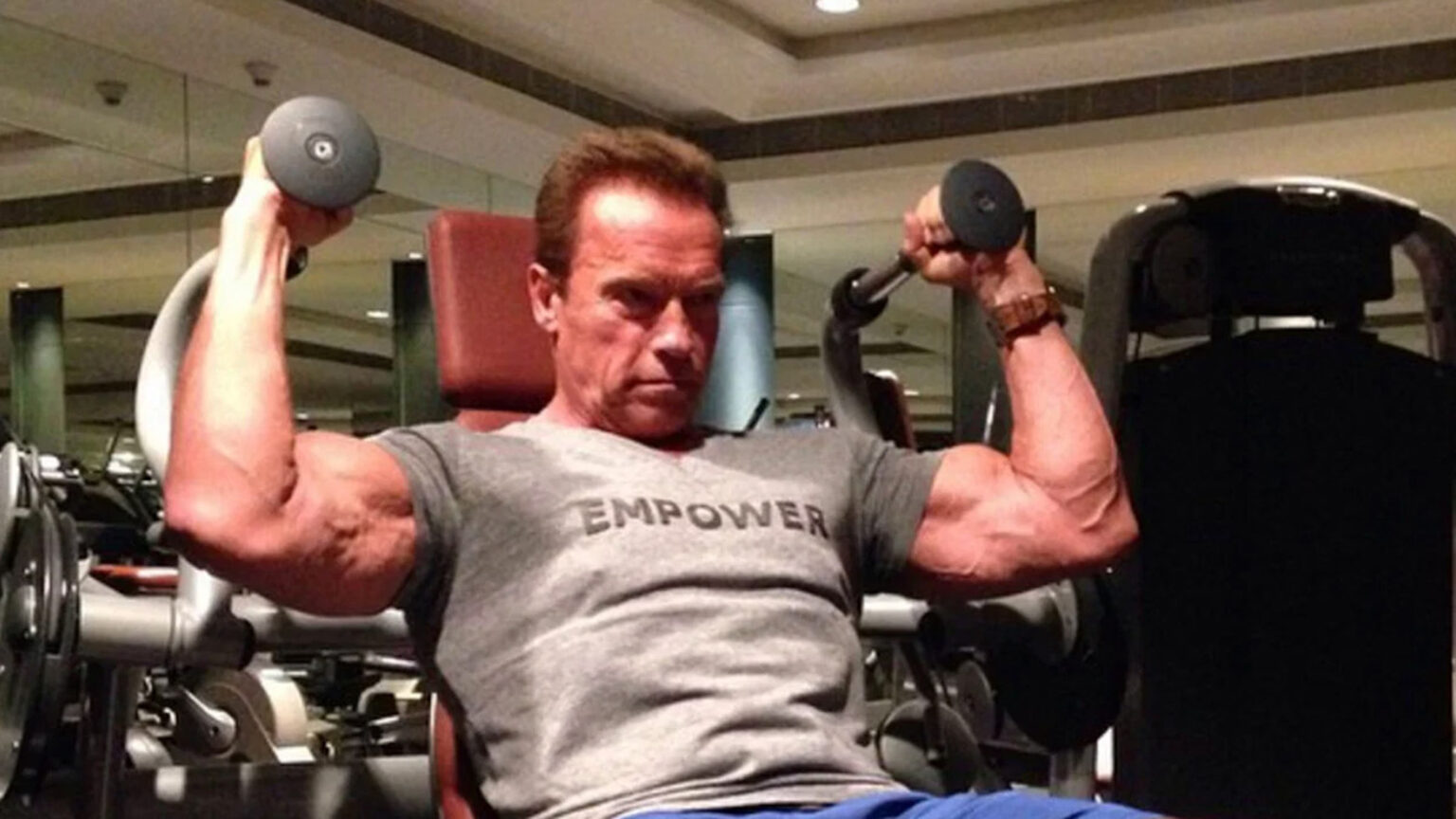 75岁的施瓦辛格成为世界上最昂贵的健身教练，1小时收费15万美元