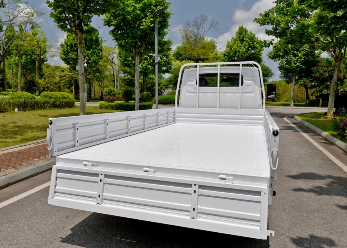 可以进城的“货车”,五菱打造出来了!横、竖都能装,带你看龙卡