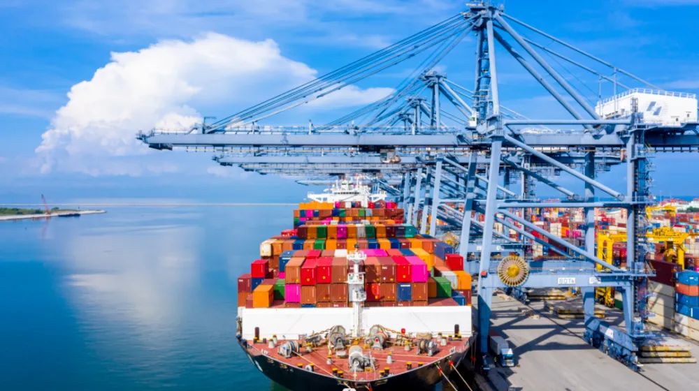 供求大反转！海运集装箱等货来，进出口企业如何应对退潮冲击？