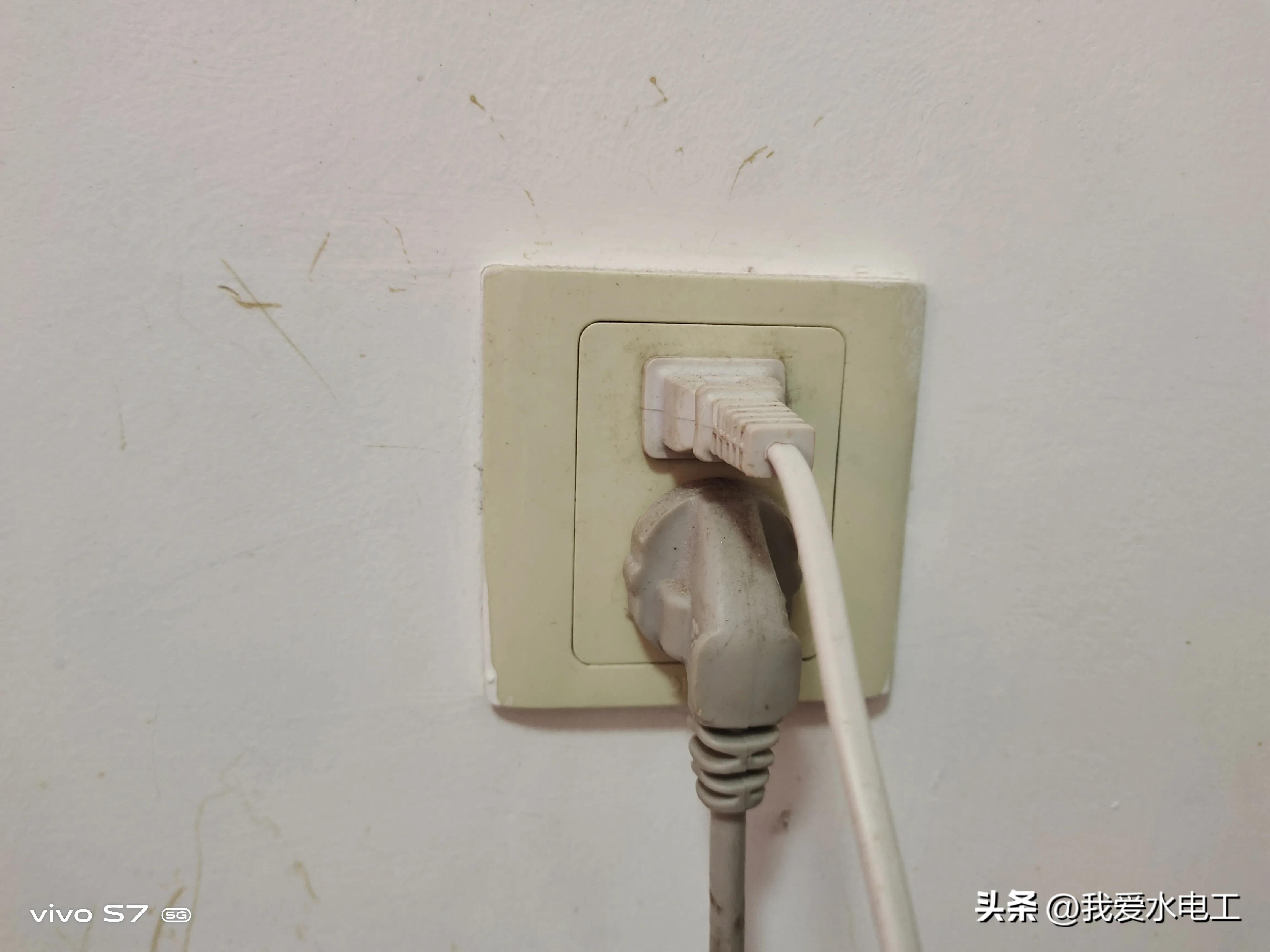 家里插座很难插怎么办,插座不好插的小窍门