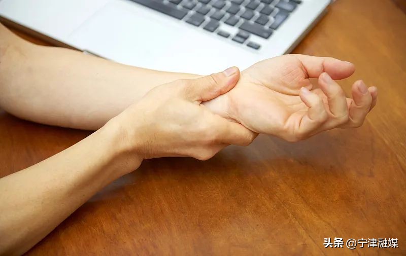 手麻鼠标手症状及治疗方法,鼠标手手腕疼如何按摩