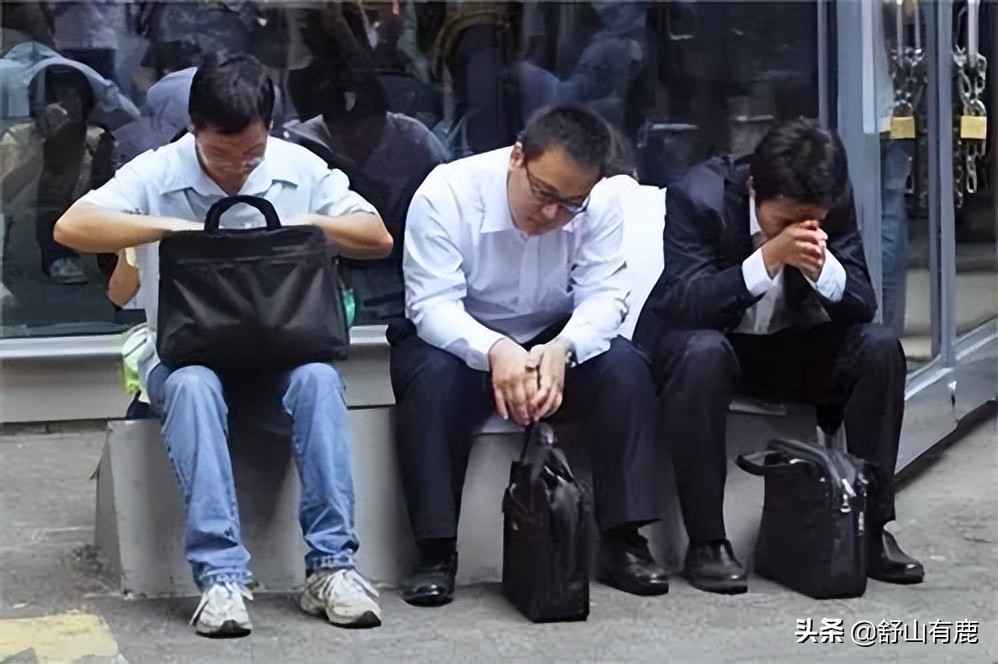 “我研究生毕业，45岁失业，逐渐抑郁”：被抛弃，是普通人的宿命