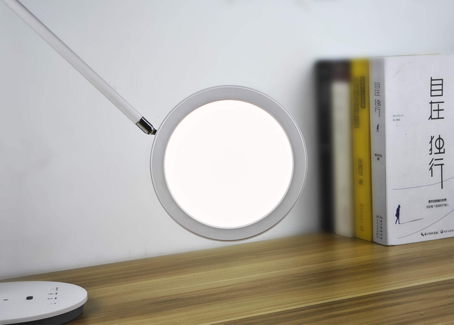 无蓝光无频闪全光谱护眼灯,无蓝光无眩光护眼灯