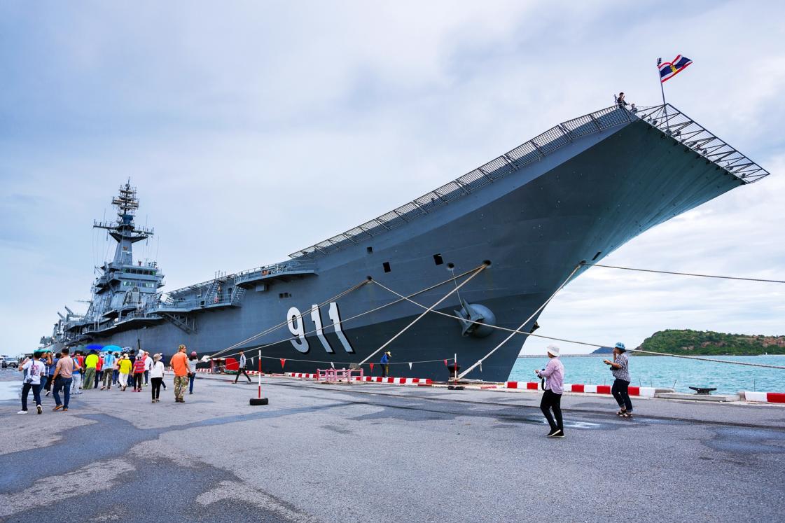 我国2.5万吨军舰出口泰国，比其自有航母还大，海上小霸王初成