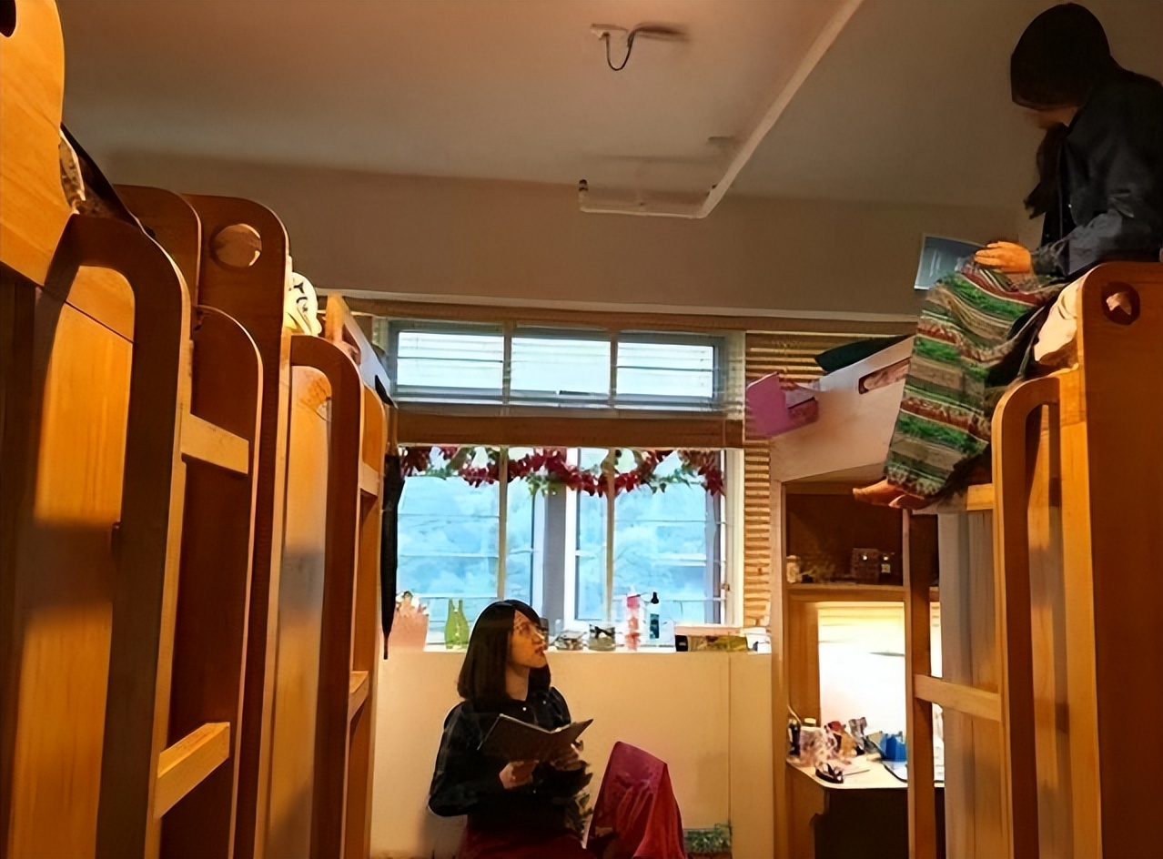 男子诱惑女大学生玩刺激游戏！不料室友也被拉下水，场面尴尬！