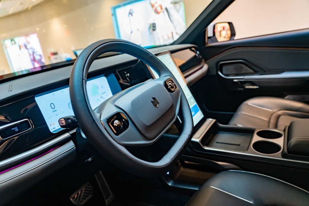 太突然！官方APP停止服务、微博清空，去年因无法交付发起全额退款，又一造车新势力扛不住了？