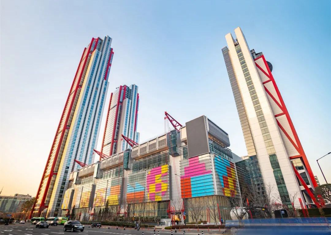 小平面也能拉满空间张力？看“现代首尔”如何用空间圈粉