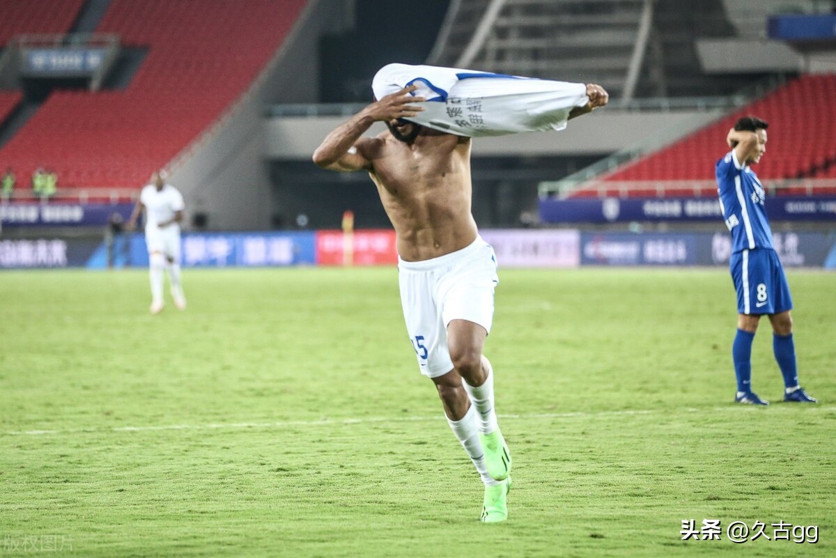 露宿街头只为不打扰民众,露宿街头