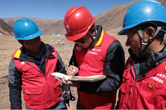 *藏西**墨竹：电网升级忙牧民生活甜