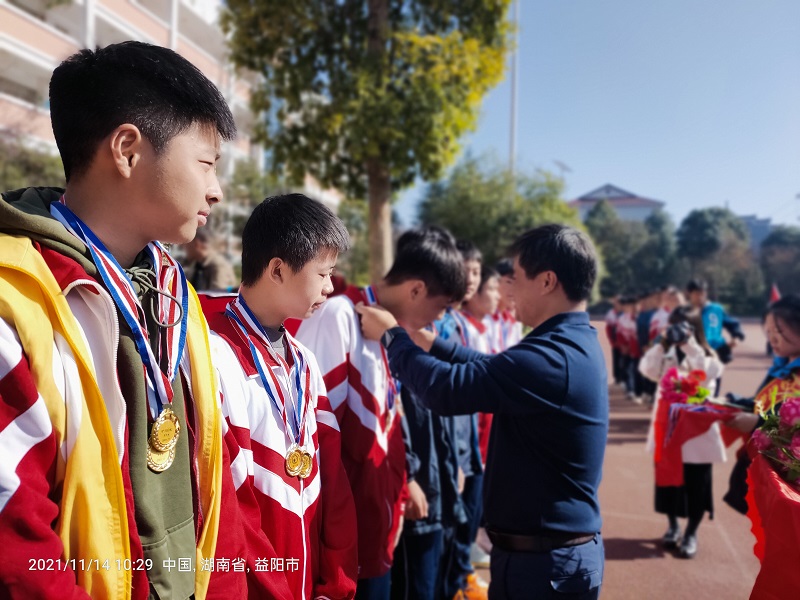 激扬青春庆百年华诞，携手奋进筑健康江英