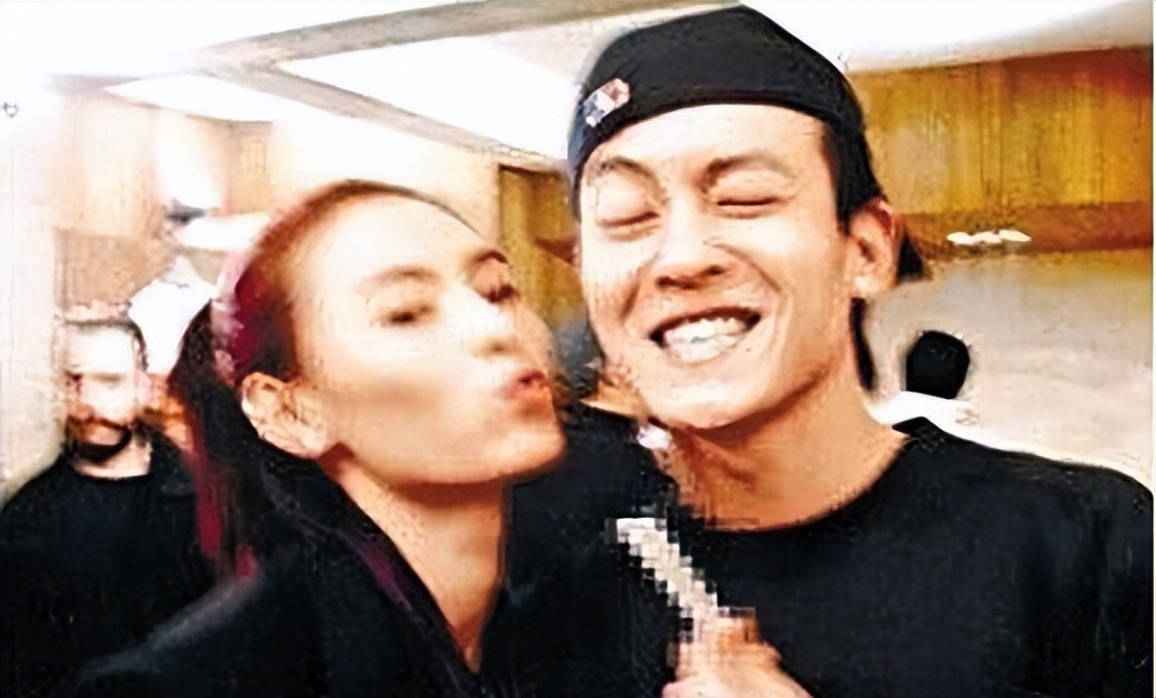 燕大地下车库不雅视频20岁女大学生轻信男友甜言蜜语录下不耻视频