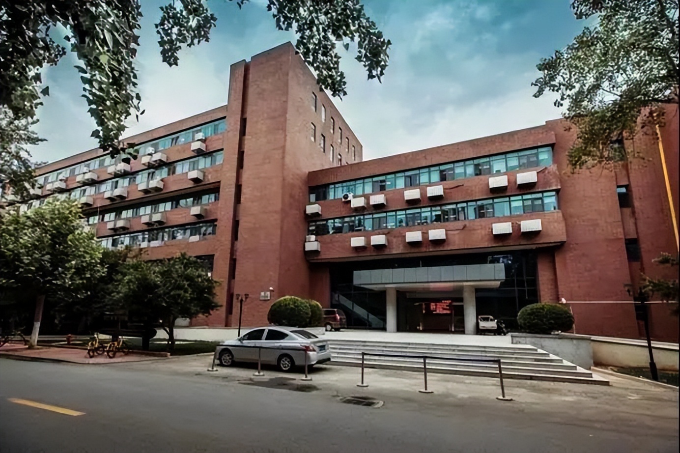 朝阳行业！就业相当好！这个专业的学生，毕业后医院、高校、华为“抢”着要！