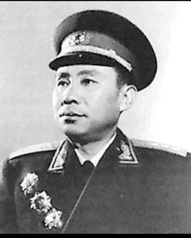 19岁小兵当众批评徐海东指挥有问题,3句话升了3级,40岁成上将