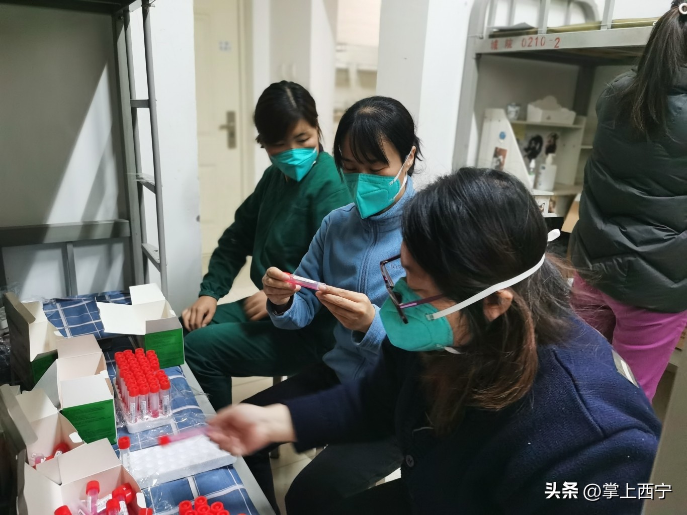 疫情不退,战斗不止,心中有光,无畏前行——记西宁市第一人民医院抗疫一线队员星霞