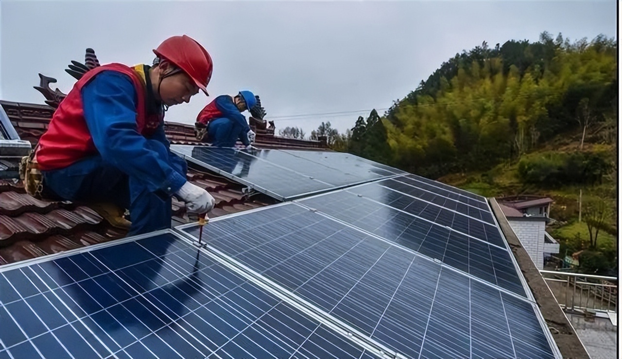农村屋顶光伏发电靠谱不靠谱,农村房屋安装光伏发电能赚钱吗