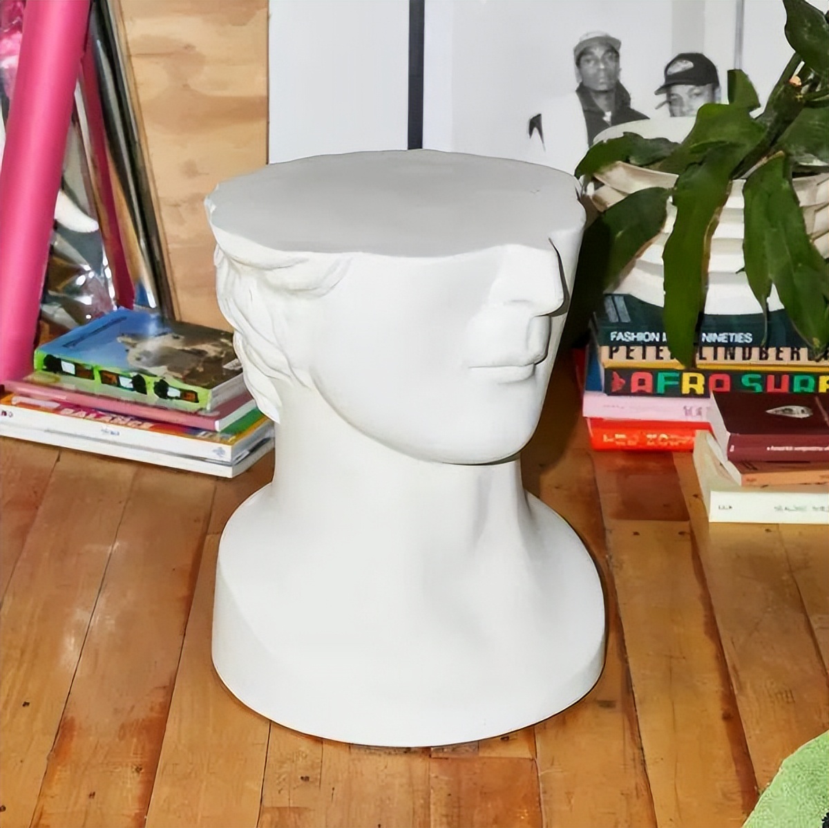 嚯!这满屏的白色边桌,兜住细节的高级感,引网友点赞!