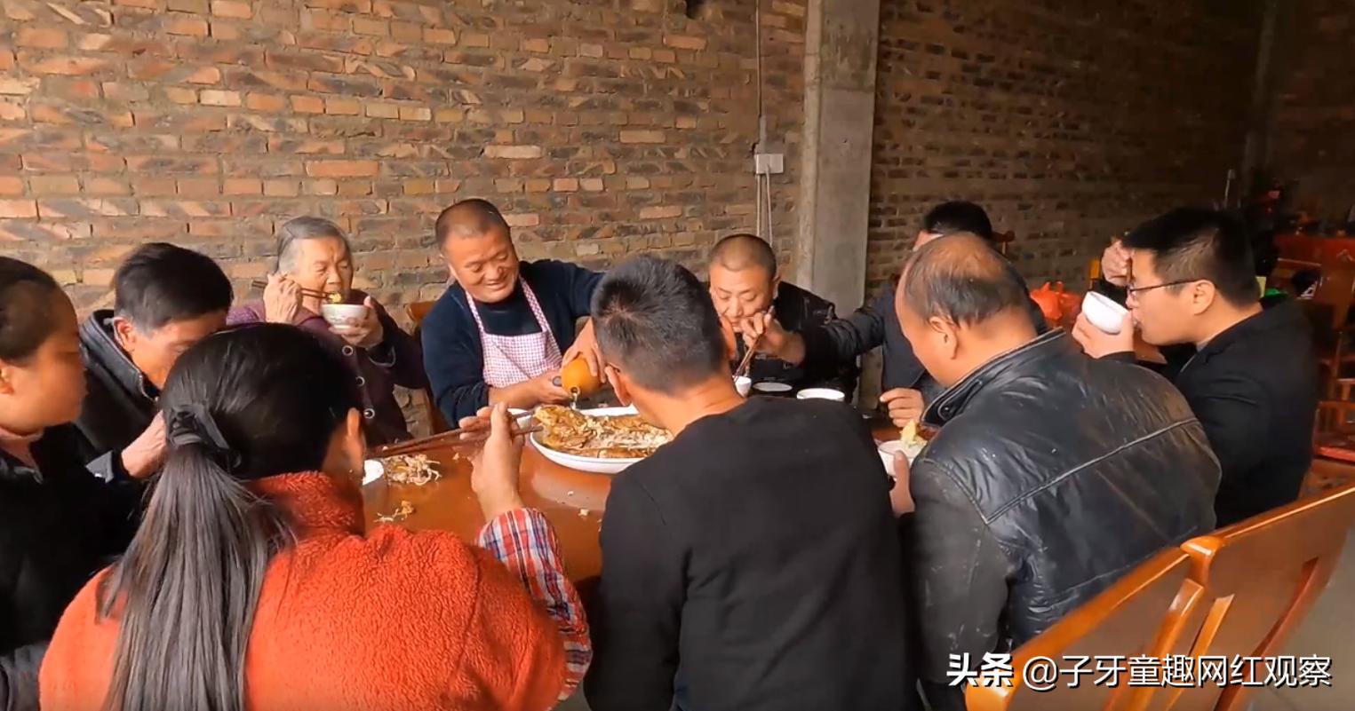 阿胖山做海鲜大咖,阿胖山做美食