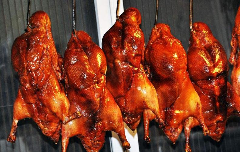 一只活鸭50元左右烤鸭却只卖18元,为什么活鸭50元一只烤鸭18元